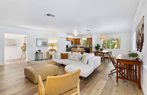 Hendricks and Venice Isles Apartment | Apartment ∙ 2 bedrooms ∙ 5 guests