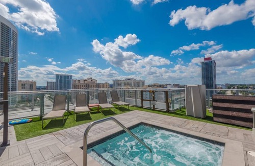 Hollywood South Central Beach Condo | 81 m² Condo ∙ 1 bedroom ∙ 4 guests