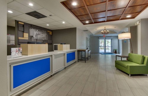 Villages of Palm Beach Lakes Hotel | Holiday Inn Express & Suites West Palm Beach Metrocentre, an IHG Hotel