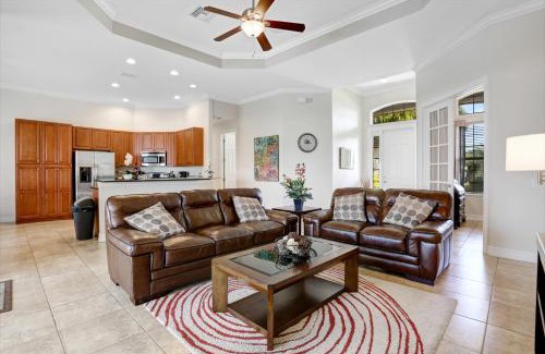 Yacht Club Villa | Villa Santa Rosa
