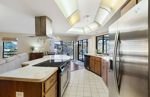Pelican House | Villa Tara - 3/2 Heated Pool on Gulf Access