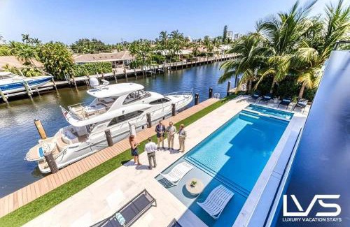 East Fort Lauderdale House | Villabella Luxe 100ft Waterfront Villa With 6bedrooms65bathrooms 5 Minute To Beach Chefaposs Kitchen Heated Poolhot Tub Outdoor Bbq Kitchen Sonos