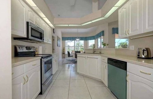 Pelican House | VRCC Villa Alba - waterfront villa with boat dock