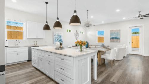 Kiska Beach House | Wanderlust by AvantStay Walk to Beach Pool New Construction