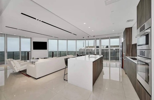 Edgewater Apartment | Waterfront Condo with Stunning Miami Bay