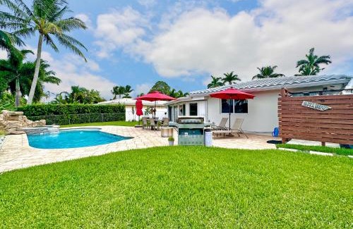 Garden Isles House | Waterfront Oasis