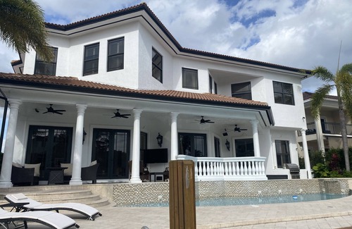 South Lake House | Waterfront Paradise w/pool and hot tub 5 minutes to the beach