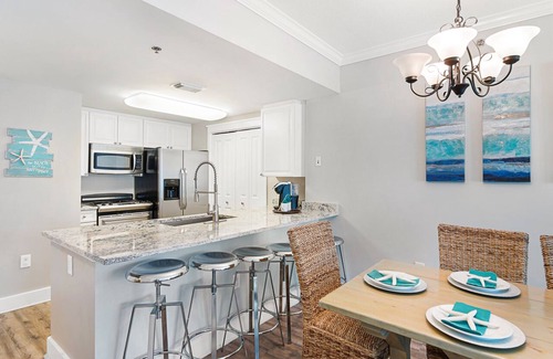 Fort Walton Beach Condo | Waterscape A317 ~ 2BR + Bunkroom ~ Beach Service!