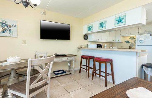 Gulf Shores Condo | *WEEKLY SPECIALS!* Island Winds East - Beach Front 1BR
