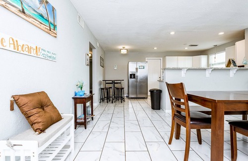 Venetian Way South House | Welcome to THE CARDINAL PLACE, a 3 minute walk to the beach!