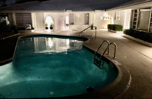 East Fort Lauderdale Apartment | Wow! Beautiful studio (walk to the beach)(2325-4)