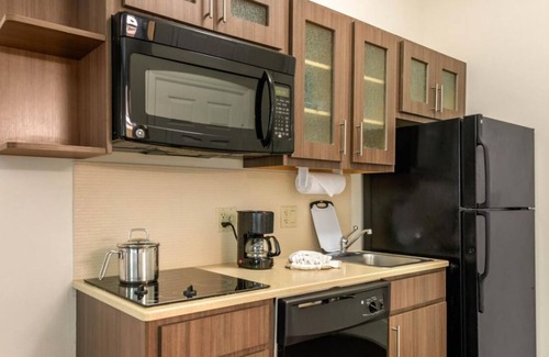 Biggar House | You Found it, Fort Myers Getaway! Outdoor Pool & BBQ Facility, Free Parking