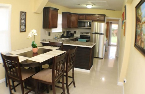 Highland Garden House | Your home in the heart of Hollywood