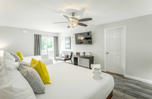 Chattanooga Cabin | 01: The Eames Suite - Vacation Rental