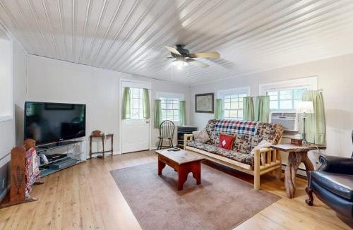 Sylva House | 1 Bed 1 Bath Vacation home in Sylva