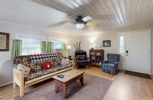 Sylva House | 1 Bed 1 Bath Vacation home in Sylva