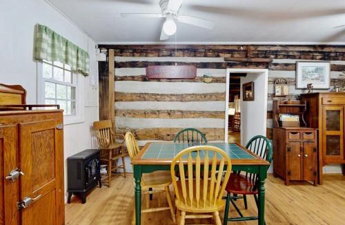 Sylva House | 1 Bed 1 Bath Vacation home in Sylva