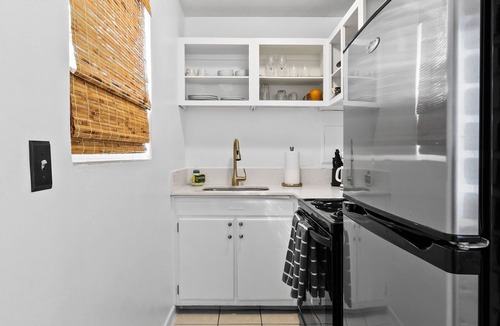 Palm Beach Shores Apartment | 1 Bedroom boutique apartment by the beach