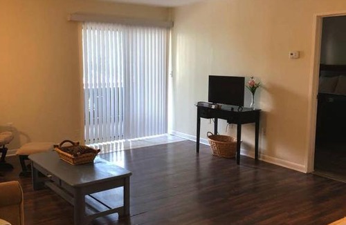 East Ridge Apartment | 1 bedroom efficiency apt-Mins from Downtown!!