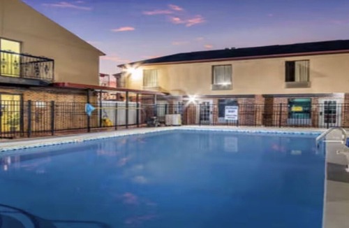 West Columbia Hotel | 1-bedroom hotel in Columbia with great location
