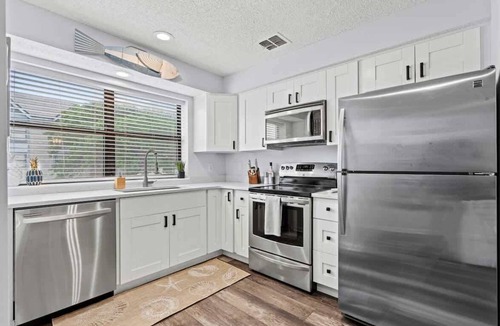 Jacksonville Beach House | 1 Block to Beach: Palm Paradise, A Coastal Oasis