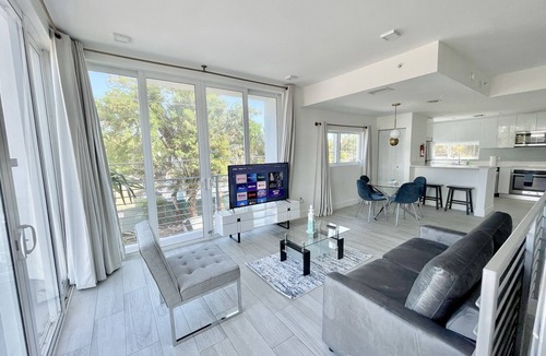 North Beach Condo | *1 Block to the Beach* Private Hot Tubs* Rooftop Terrace*