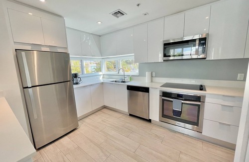 North Beach Condo | *1 Block to the Beach* Private Hot Tubs* Rooftop Terrace*