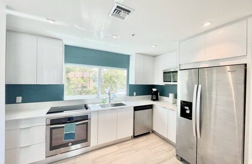 North Beach Condo | *1 Block to the Beach* Private Hot Tubs* Rooftop Terrace*