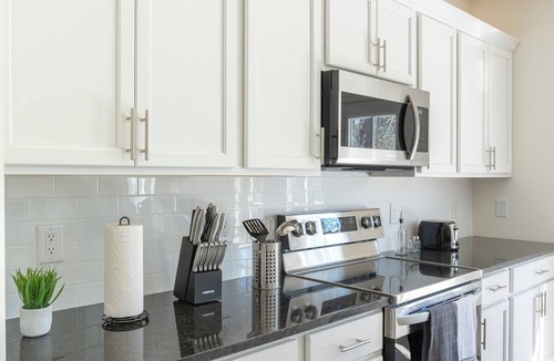 Lakewood Apartment | 1 King 2 Queens Garage Yard Washer Dryer