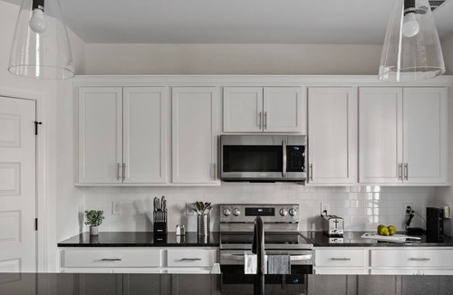 Lakewood Apartment | 1 King 2 Queens Garage Yard Washer Dryer