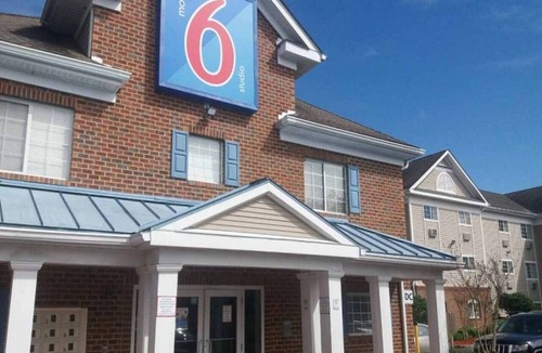 Myrtle Beach Apartment | 1 King Bed|Non-Smoking,Kitchen
