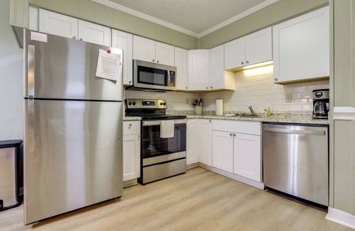 Hilton Head Island Condo | 1 Mi to Beach! HHI Extended Escape w/Balcony