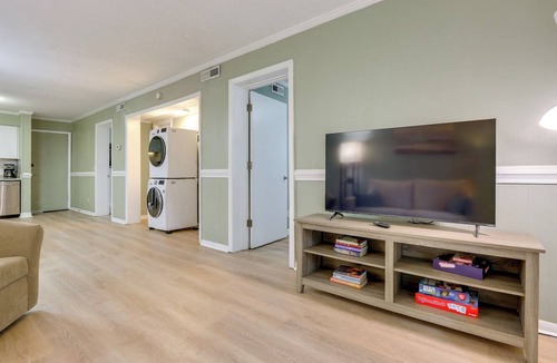 Hilton Head Island Condo | 1 Mi to Beach! HHI Extended Escape w/Balcony