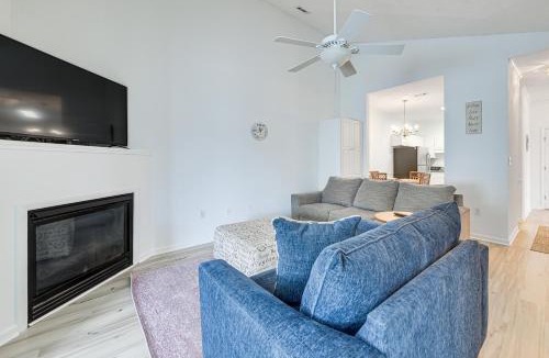 Vaught House | 1 Mi to Beach: Myrtle Beach Condo w/Pool Access