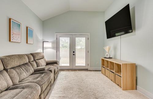South Pensacola House | 1 Mi to Dtwn Pet-Friendly Pensacola Getaway!