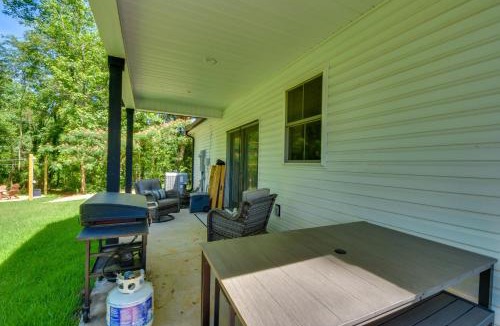 Anderson House | 1 Mi to Lake Hartwell: Updated Retreat w/Patio!