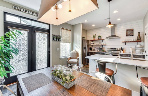 Bluffton House | 1 Mi to Old Town: Cheerful Bluffton Townhome!