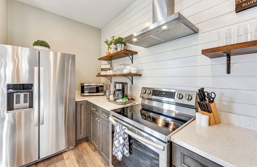 Bluffton House | 1 Mi to Old Town: Cheerful Bluffton Townhome!