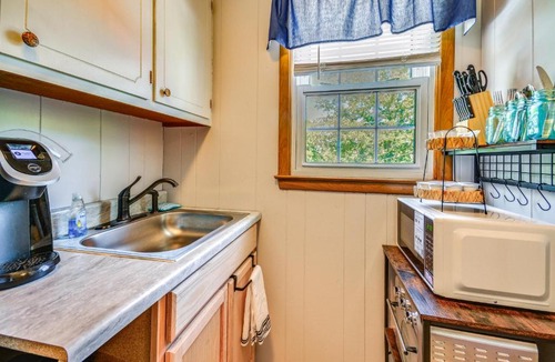 Thomasville Apartment | 1 Mi to Thomasville Emporium! Charming Getaway