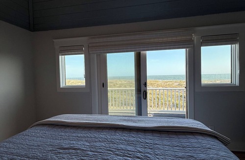 South Beach House | 1 MINUTUE WALK TO BEACH FROM BHI BEACH FRONT HOME