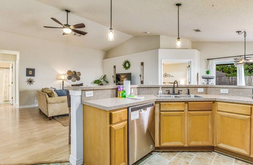Northwest Pensacola House | 10 mins to Five Flags Speedway, Fenced Backyard