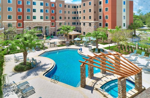 Gainesville Condo | 10 Minutes from U of Florida. Free Breakfast. Outdoor Pool & Hot Tub. Great for Small Groups!