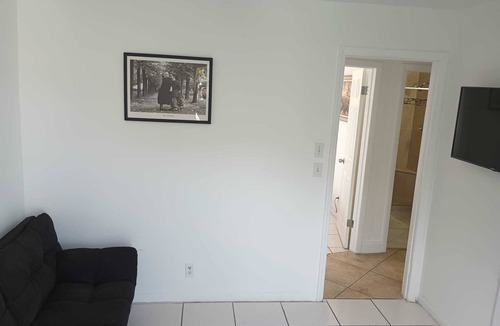 Greenacres Apartment | 10 minutes from downtown