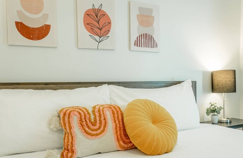 Chattanooga Cabin | 10: The Jacobsen Room - A PMI Scenic City Vacation Rental