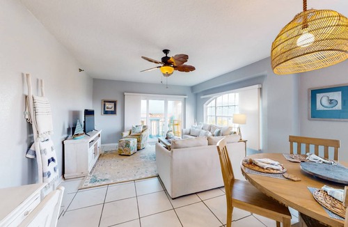 Independence Square Condo | 103 m² Condo ∙ 2 bedrooms ∙ 6 guests