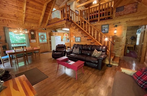 Wears Valley Cabin | 108 m² Cabin ∙ 2 bedrooms ∙ 6 guests