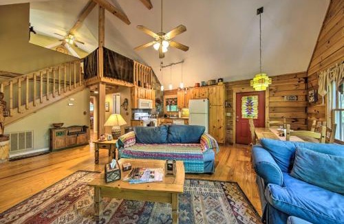 Marble House | 11 Mi to Calaboose Cellars: Marble Cabin w/Deck!