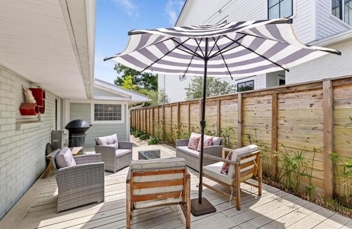 Old Village House | 1111 Simmons St - MTP