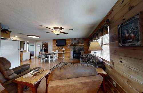 Pigeon Forge Cabin | 114 m² Cabin ∙ 2 bedrooms ∙ 6 guests
