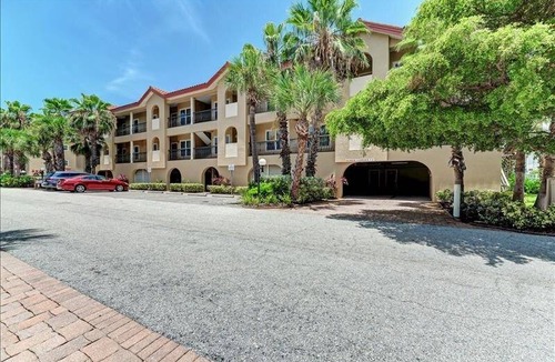 Bradenton Beach Condo | 118 m² Condo ∙ 3 bedrooms ∙ 6 guests